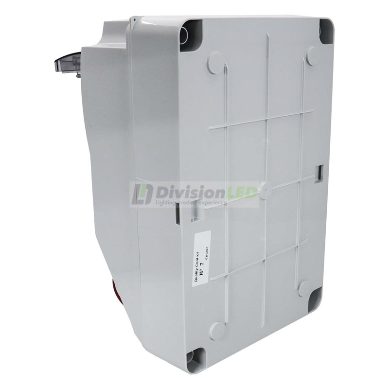 FAMATEL 3958.1 Caja 9 modulos con tomas: 2 Schuko + 1 3P+T 16A + 1 3P+T 32A IP44