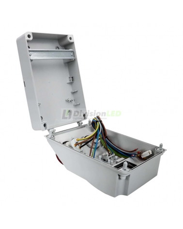 FAMATEL 3958.1 Caja 9 modulos con tomas: 2 Schuko + 1 3P+T 16A + 1 3P+T 32A IP44