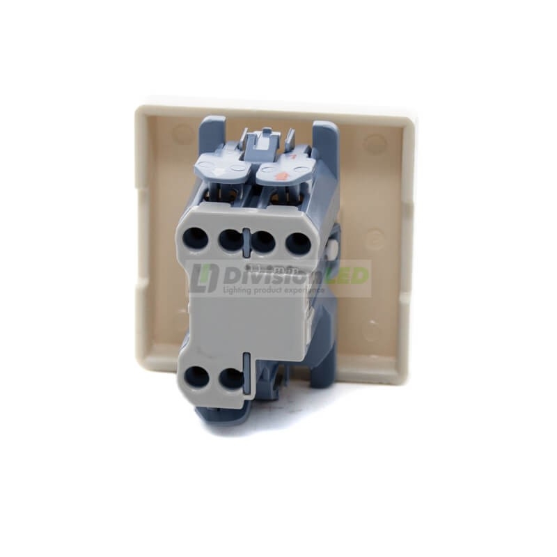 thumbnail image 2 of Simon 27 Play Series Light Switch - 10AX 250V White Electrical Switch With Quick Clamp 2 of 9